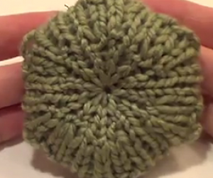 loom knit a hexagonal geopuff